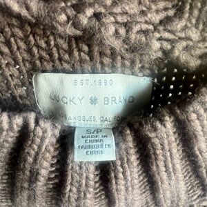 New without tag sweater